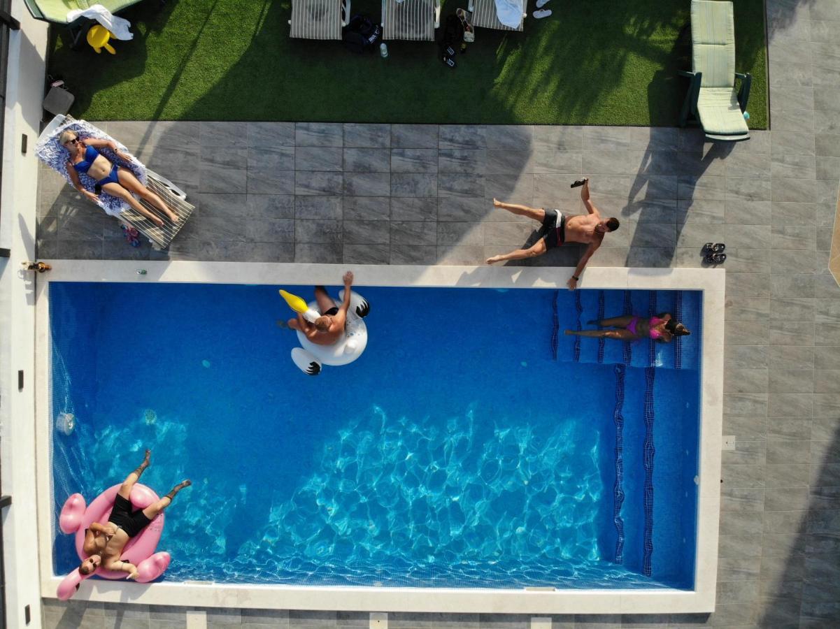 Villa Confido Luxury Apartment 01 돈지세케트 외부 사진