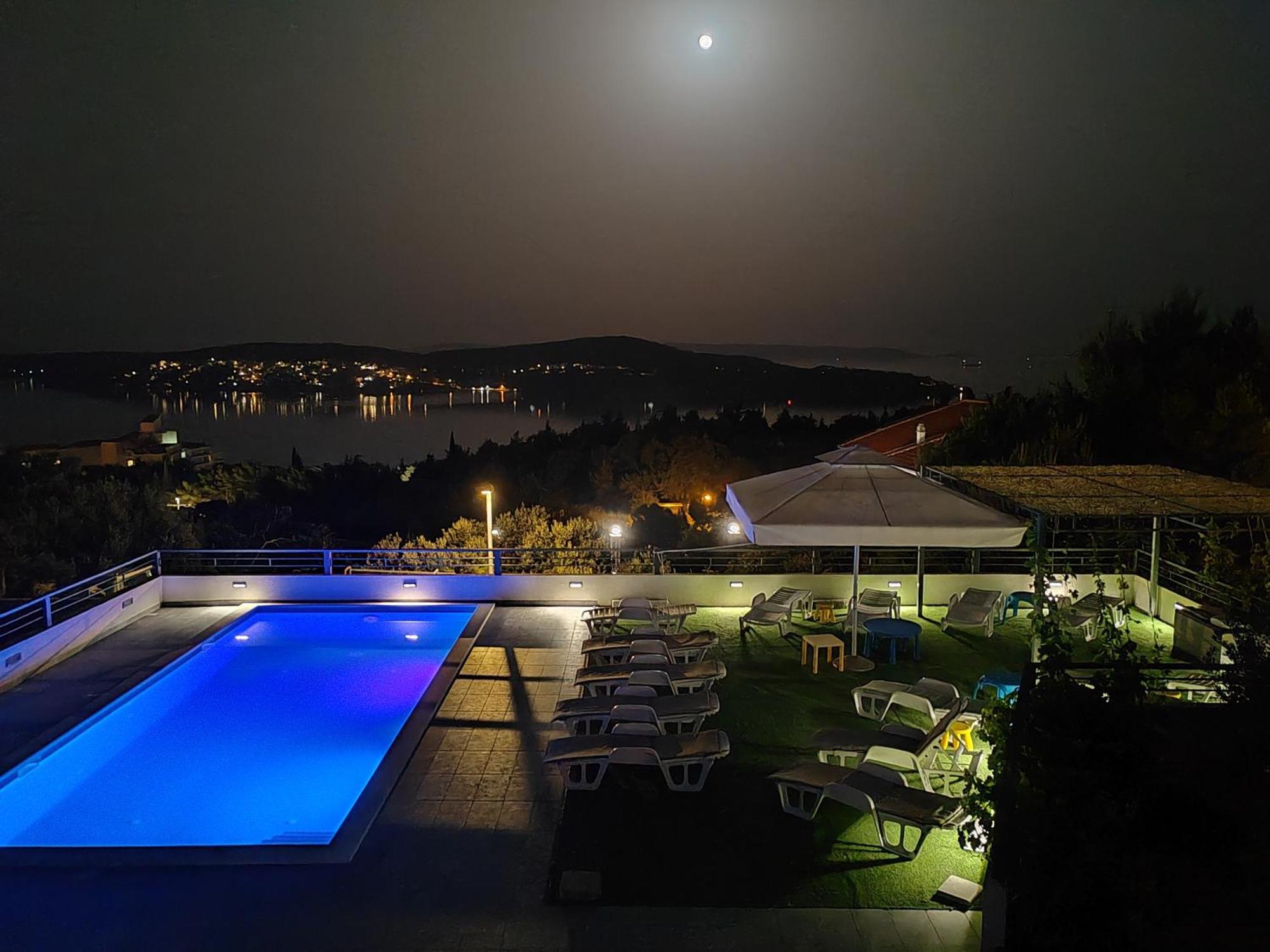 Villa Confido Luxury Apartment 01 돈지세케트 객실 사진