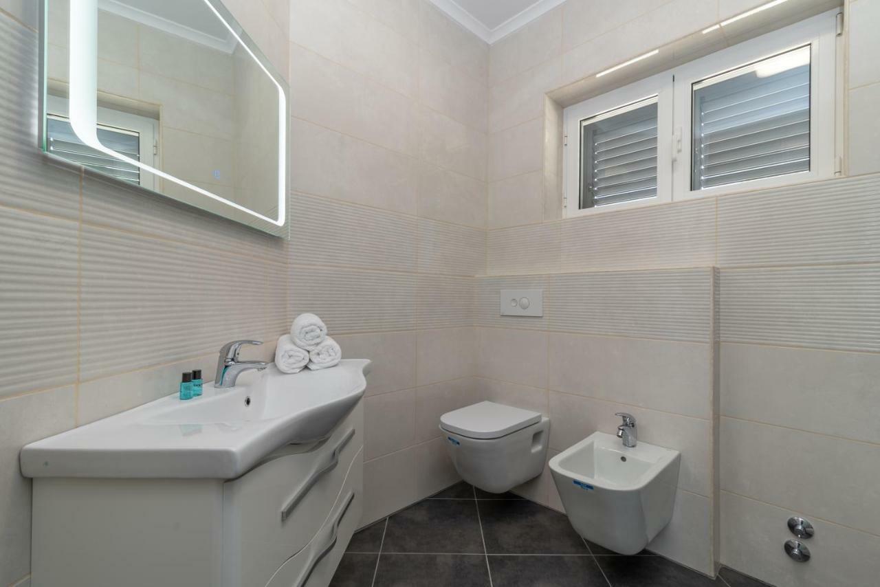 Villa Confido Luxury Apartment 01 돈지세케트 외부 사진