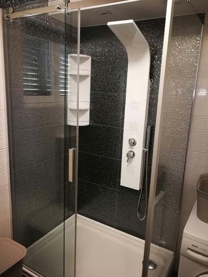 Villa Confido Luxury Apartment 01 돈지세케트 외부 사진