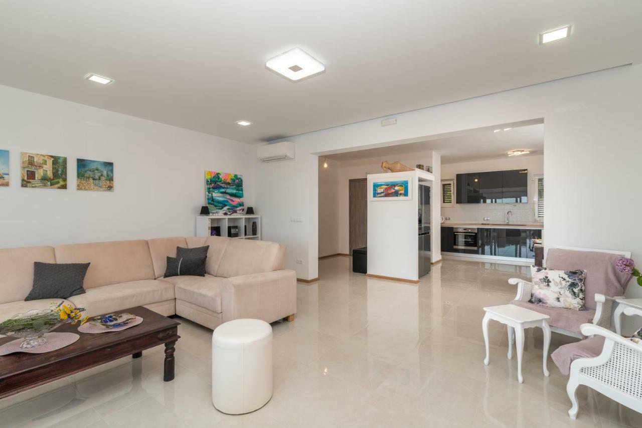 Villa Confido Luxury Apartment 01 돈지세케트 외부 사진